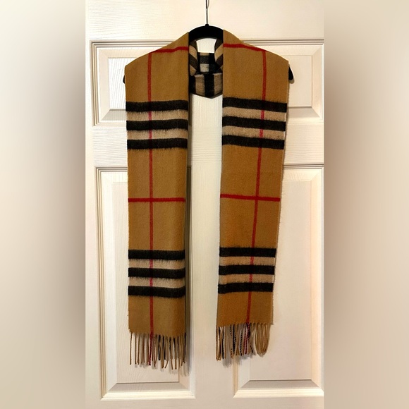 BURBERRY 80% Cashmere 20% Silk Giant Check Scarf - Picture 2 of 5